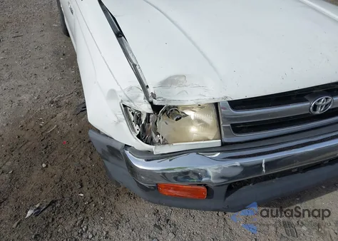 1998 Toyota Tacoma из США, поврежденный, VIN 4TAVL52N3WZ028913